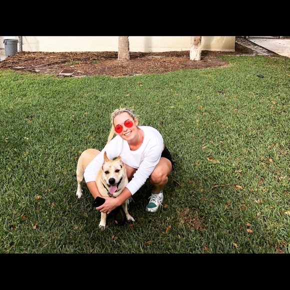 Meet your Posher, Emiley - Picture 2 of 5